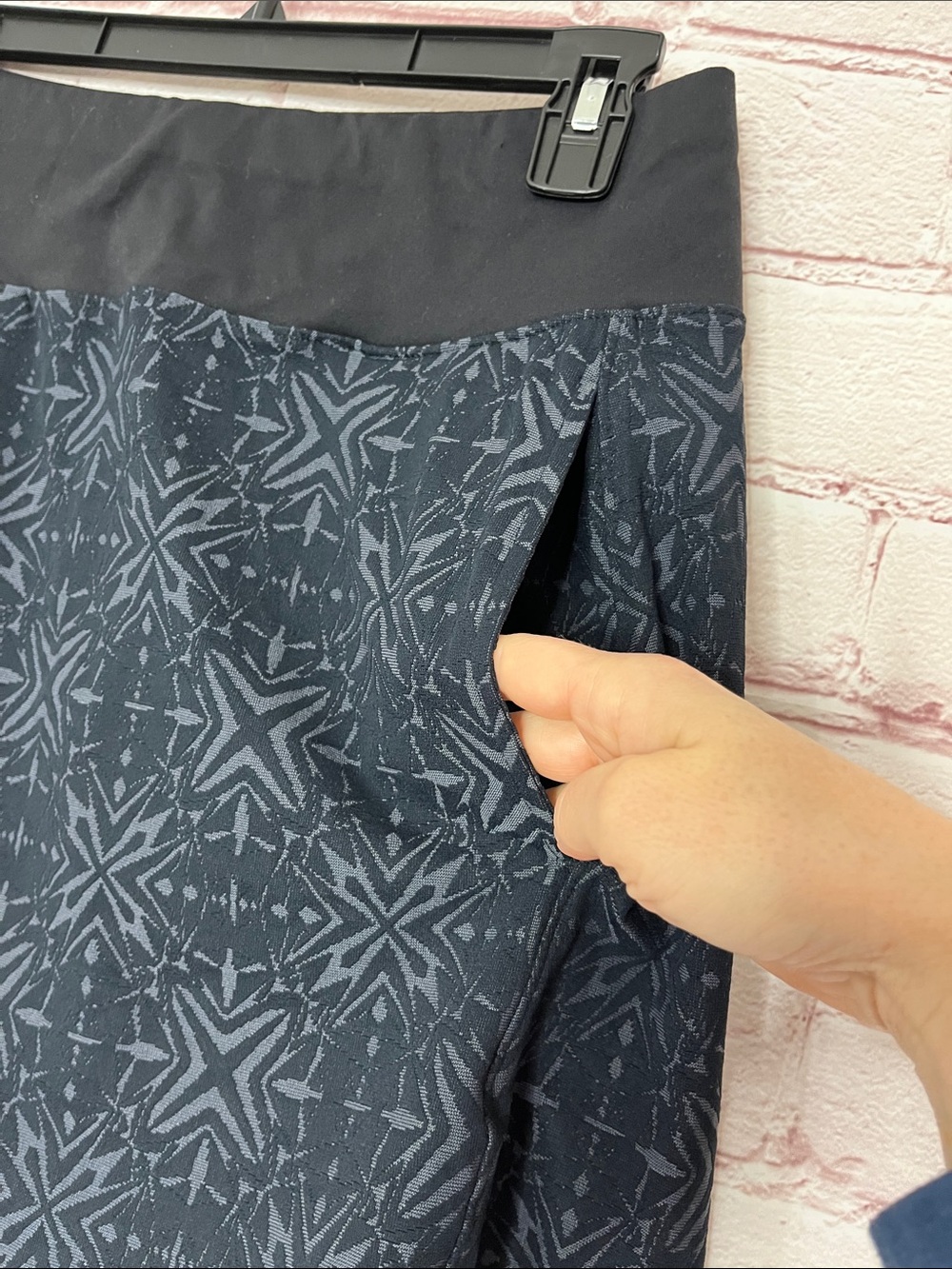 Oiselle Kaleidoscope Athletic Skirt Like New Size 4 - Picture 2 of 9